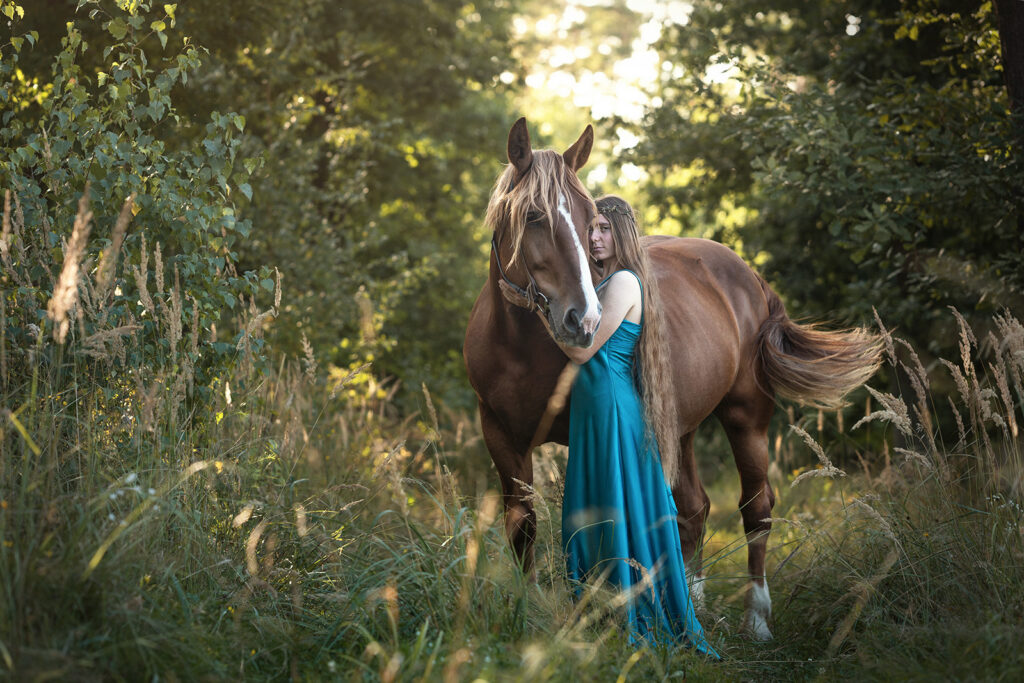 Dívka s koněm fantasy focení, Westernové městečko Boskovice. Dlouhé tyrkysové šaty (vel. XS až S). Fotografka Boskovice, Letovice, Blansko, Brno