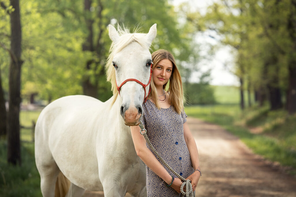 Dívka s koněm Jindřichův Hradec, Jižní Čechy. Fotogafka JANA Studio Boskovice, Blansko, Letovice
