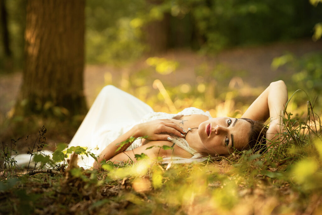 Portrét dívky v lese. Mariánské údolí Brno. Fotografka JANA Studio Boskovice, Letovice, Blansko, Brno.